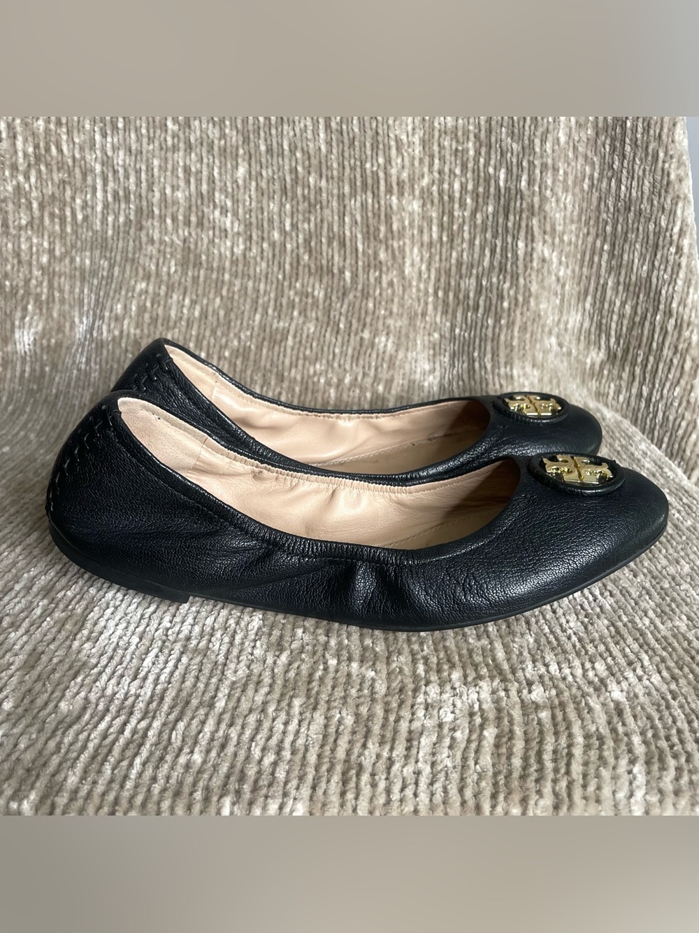 Tory Burch Black Leather Minnie Travel Ballet Flats Gold Logo Emblem Size 10 - Picture 3 of 9
